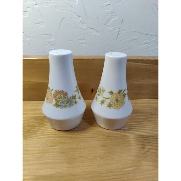 Noritake Japan Progression Sunny Side Salt & Pepper Shakers Yellow Flowers READ - Picture 1 of 7